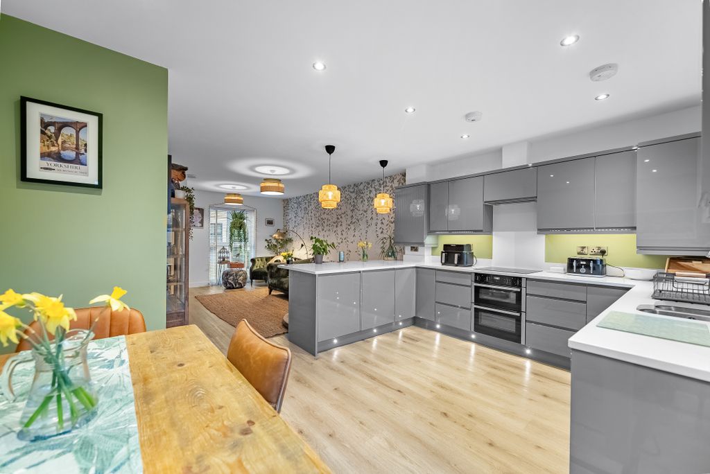 Property photo 2 of 15 2