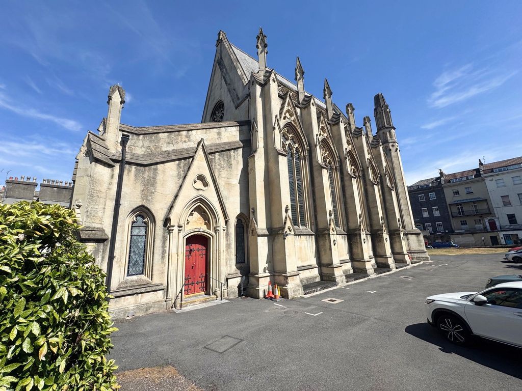3 bed flat to rentGarden Flat, Richmond Park Road, Bristol BS8