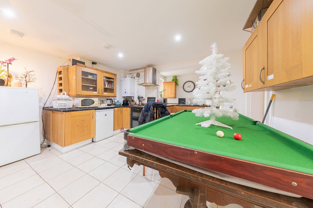 Property photo 3 of 32