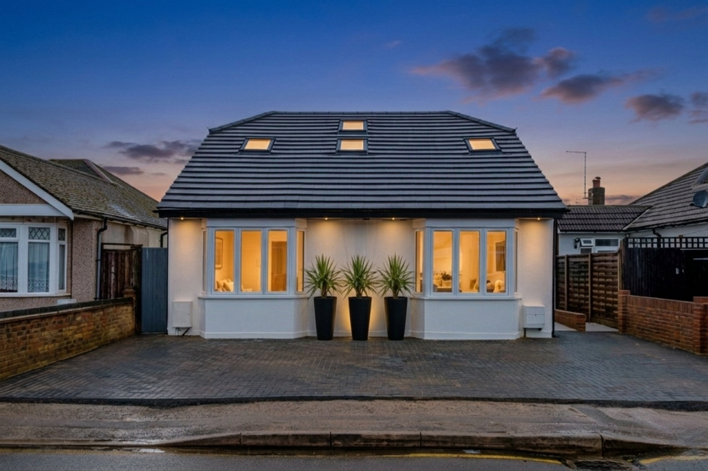 Property photo 3 of 32 Twilight External