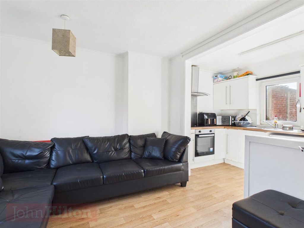 Property photo 2 of 16 Cam02534G0-Pr0639-Still008.Jpg