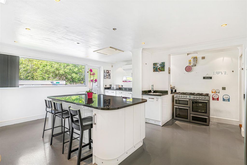 Property photo 1 of 16 8_78125.Jpg