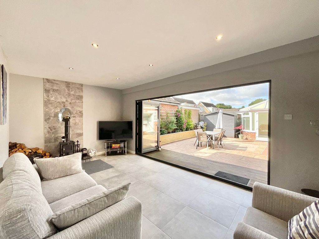 Property photo 2 of 33