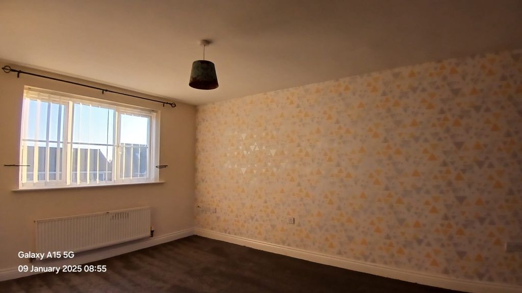 Property photo 2 of 8 5 Waterlily Court 09.01 (8)