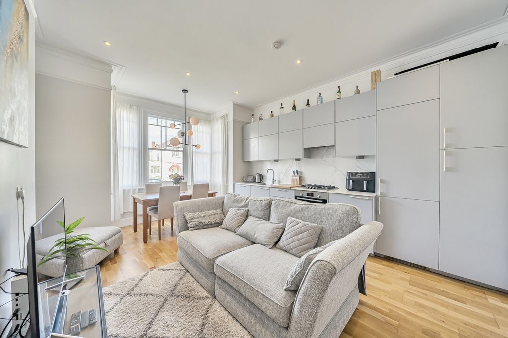 Property photo 1 of 22 1353707-10-68c447...