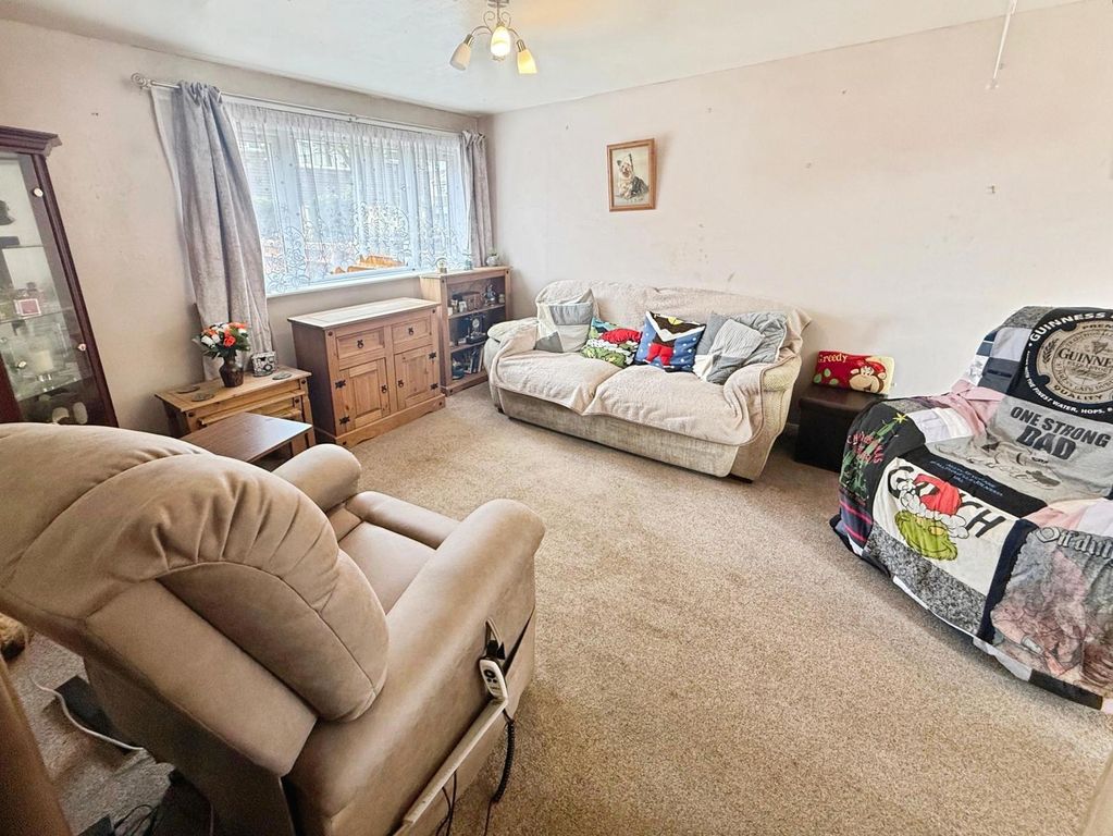 Property photo 3 of 17 Pbox-Img.Jpg