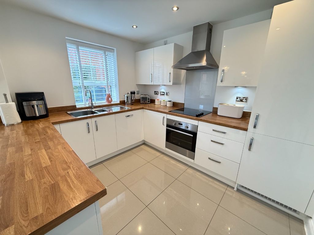 Property photo 3 of 21 4957862