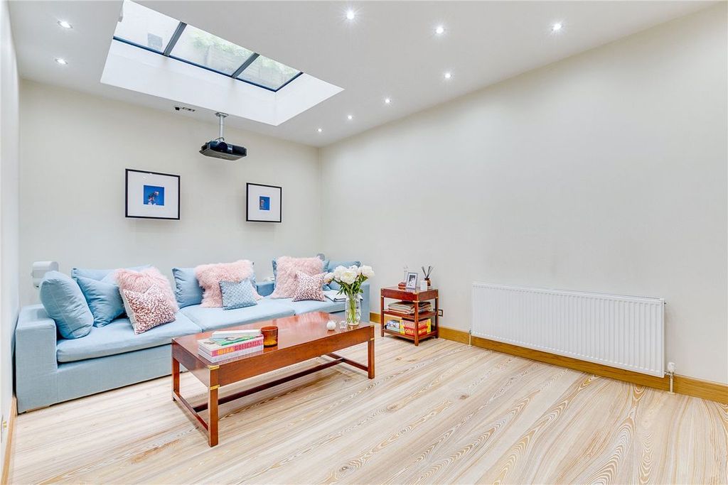 Property photo 3 of 6