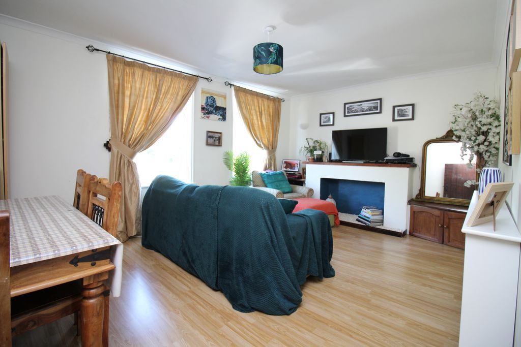 Property photo 3 of 9 Photo 7
