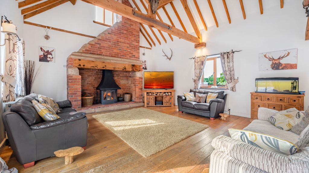 Property photo 2 of 34 5526614