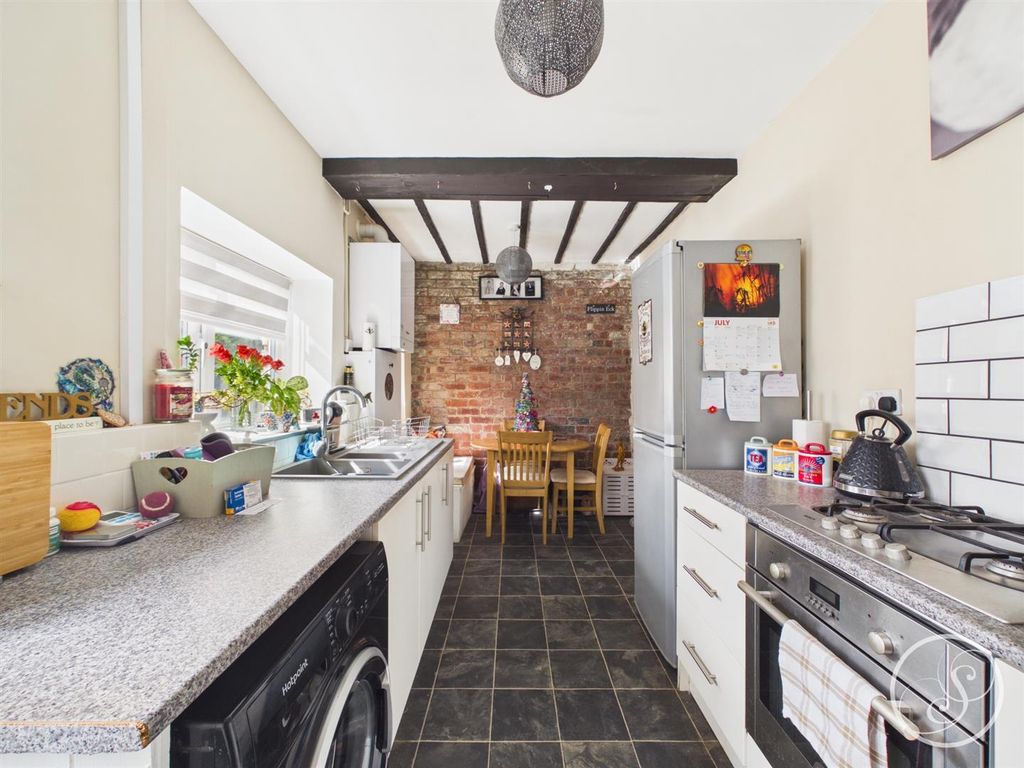 Property photo 2 of 21 Kitchen