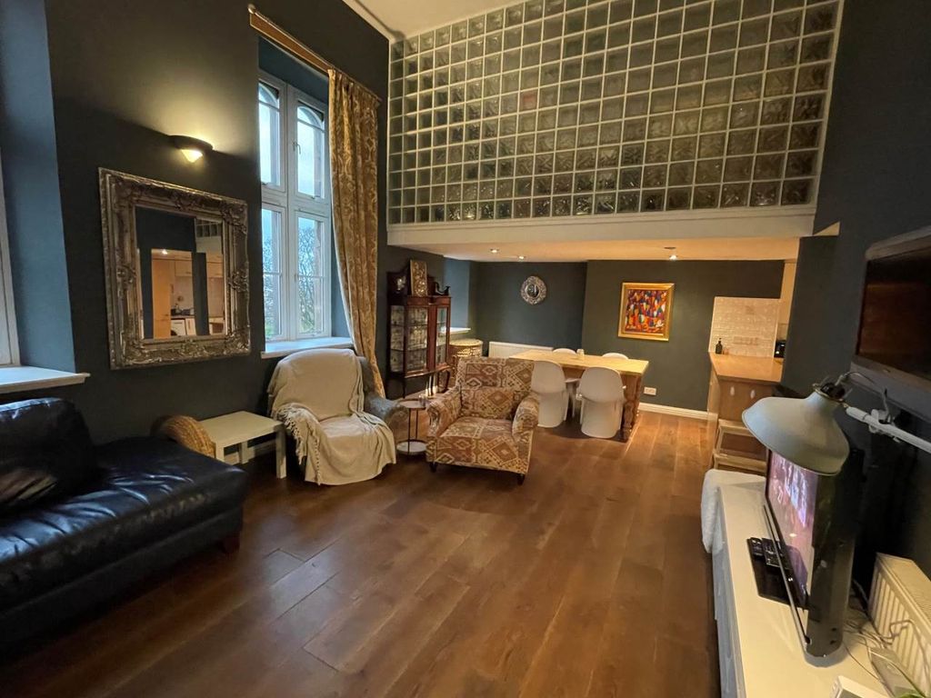 Property photo 2 of 6 Living Room