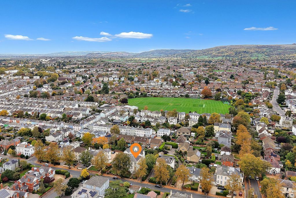 Property photo 2 of 13