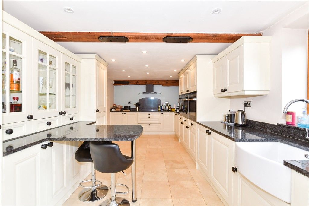 Property photo 3 of 18 Kitchen/Breakfast Area