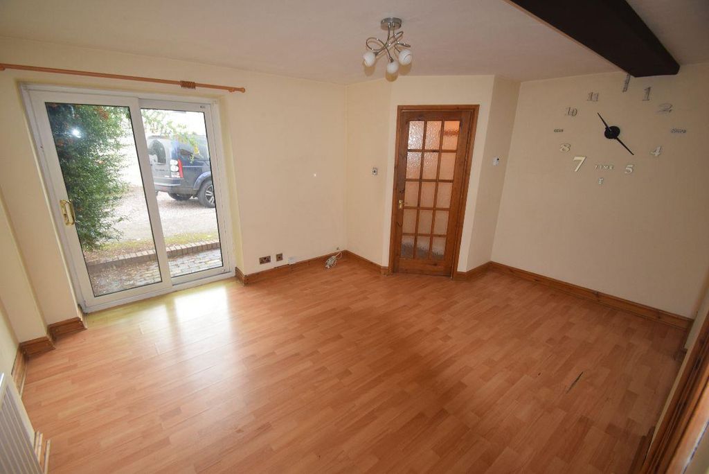 Property photo 2 of 8 Lounge