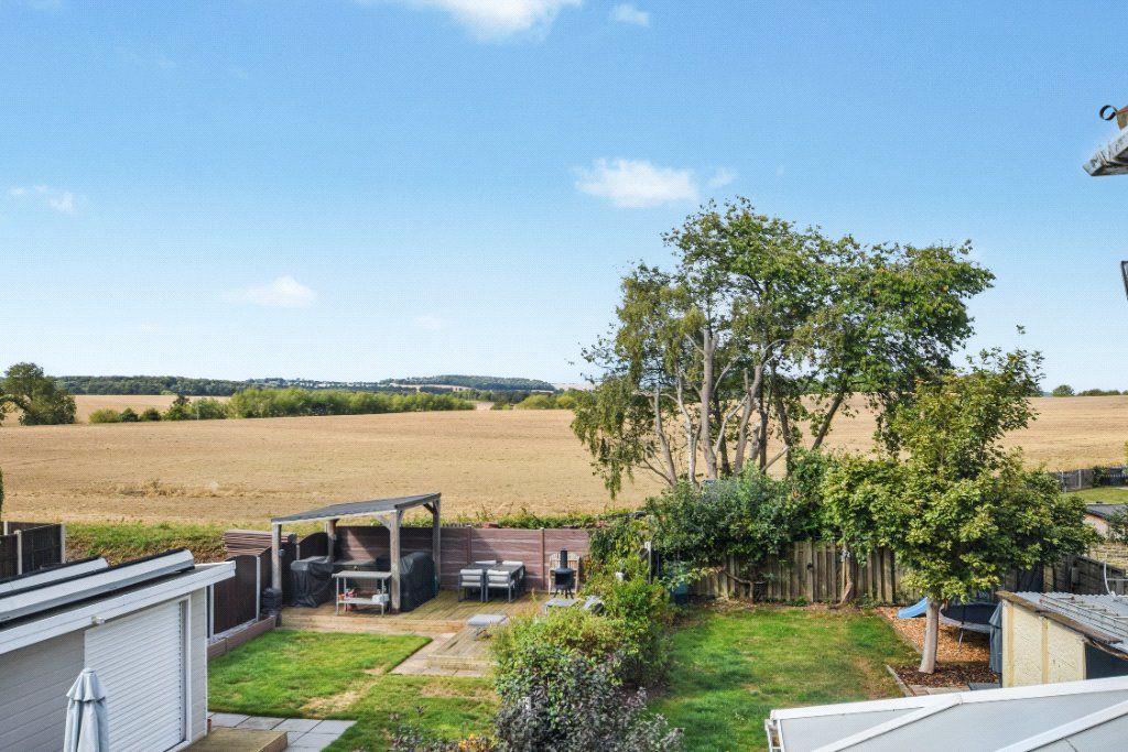 Property photo 2 of 18 Picture No. 12