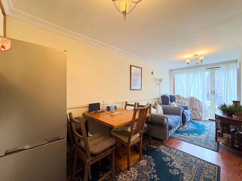 Property photo 3 of 16 Lounge/Dining Area