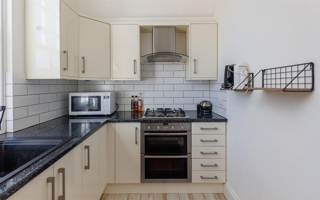 Property photo 3 of 22 Kitchen