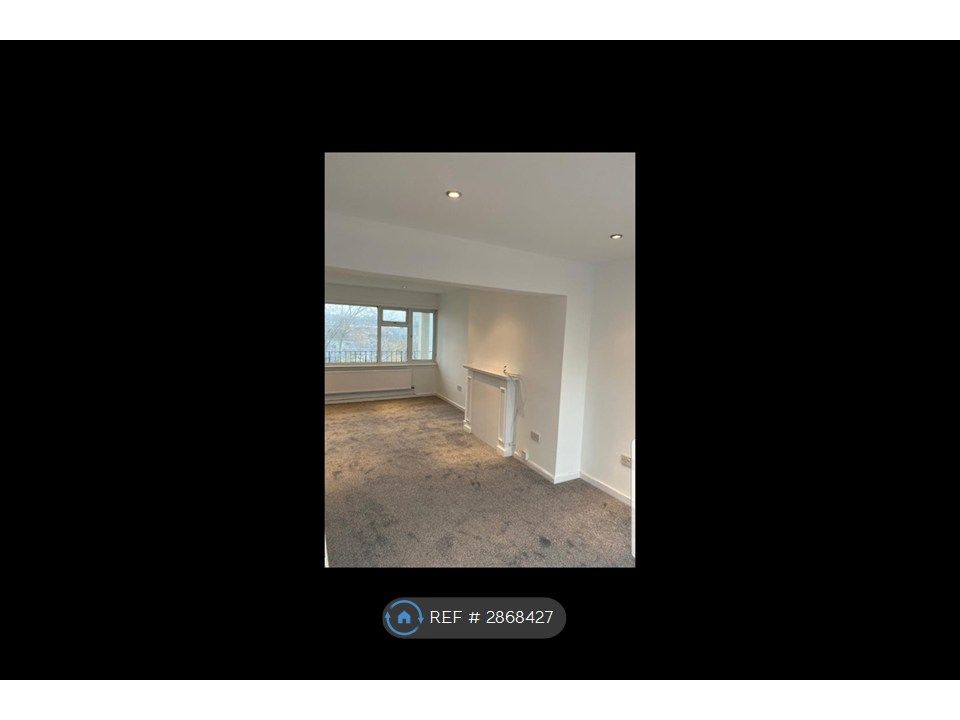 Property photo 3 of 8 Lounge #2