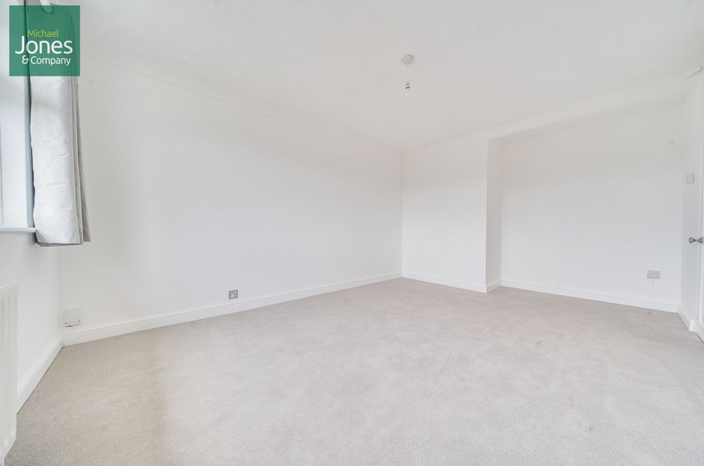 Property photo 3 of 18 Bedroom