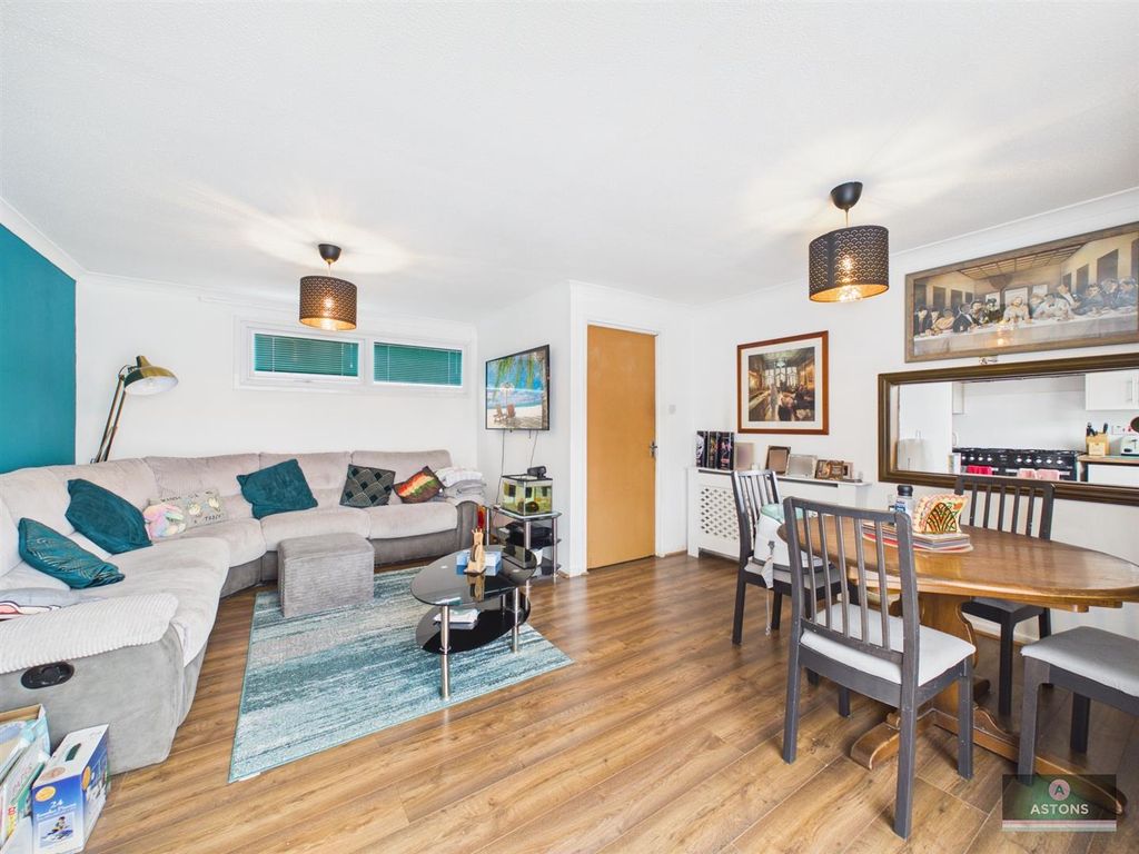Property photo 2 of 13 Cam02067G0-Pr0375-Still003.Jpg