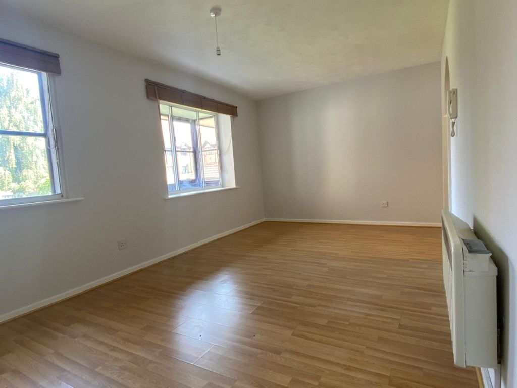 Property photo 2 of 7 4821052