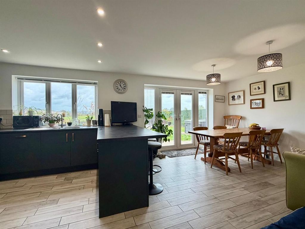 Property photo 3 of 23