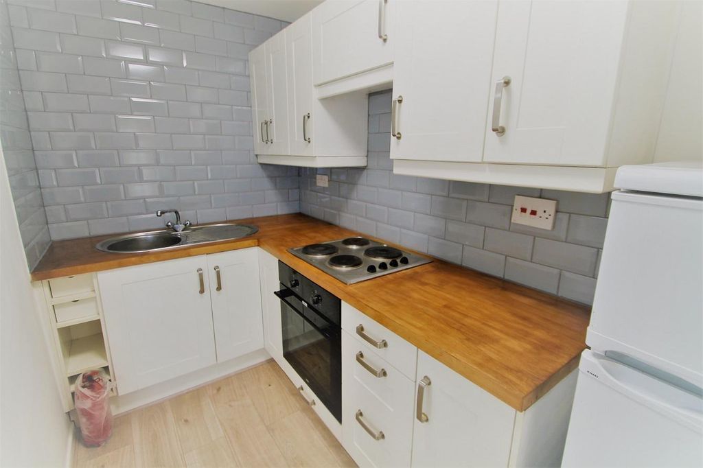 Property photo 3 of 5 Kitchen