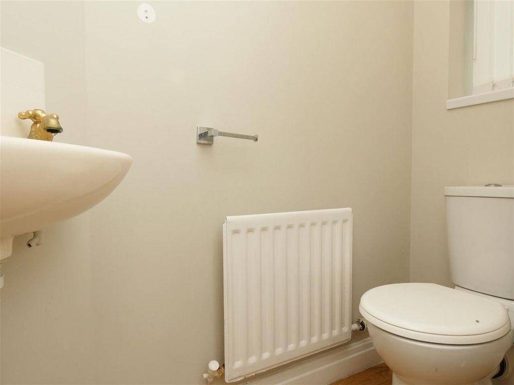 Property photo 3 of 17 Cloakroom