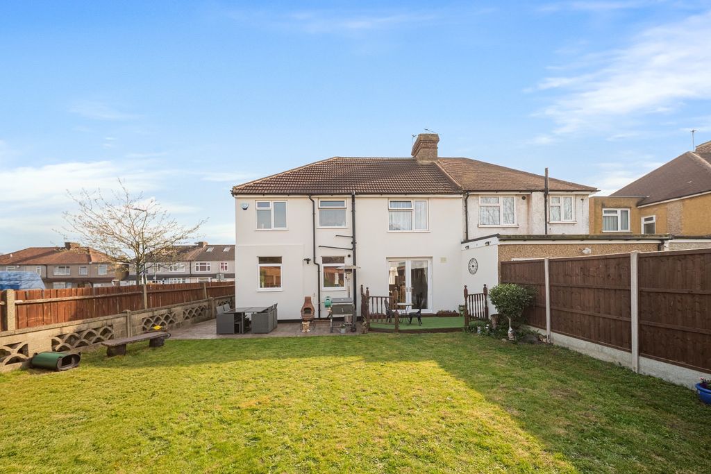 Property photo 3 of 14 4702182