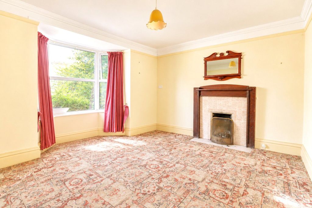 Property photo 2 of 16 Picture No. 12