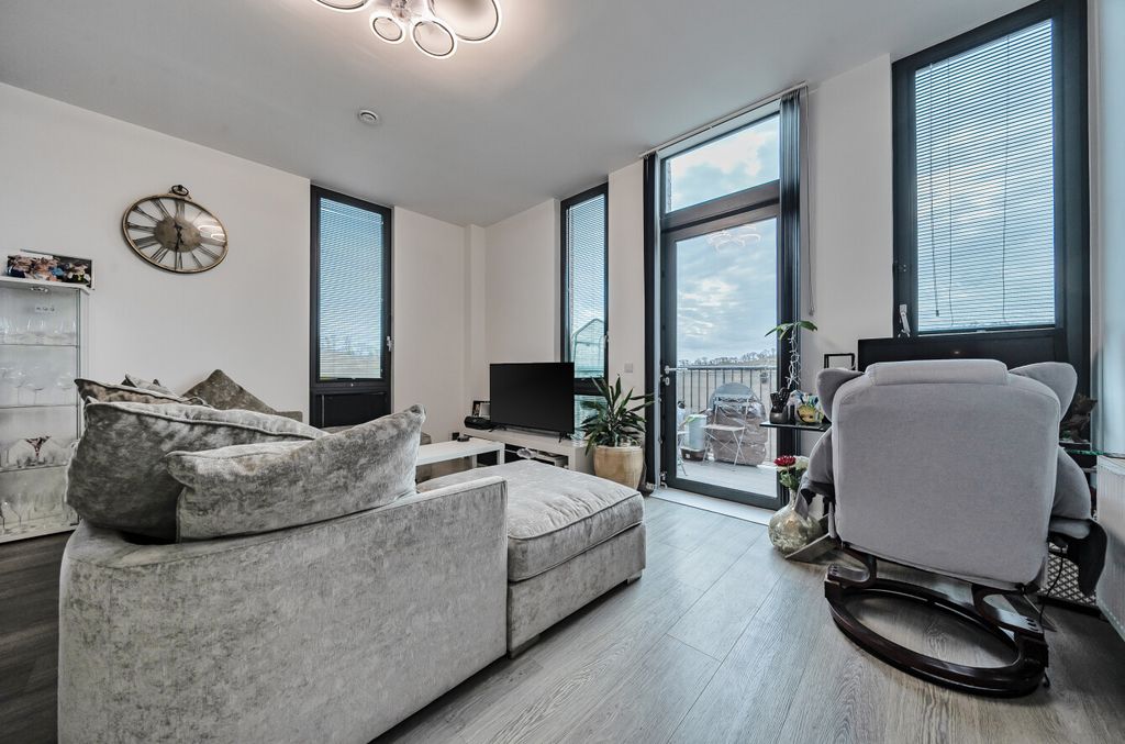 Property photo 2 of 9