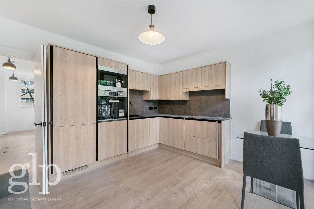 Property photo 2 of 13 4530262