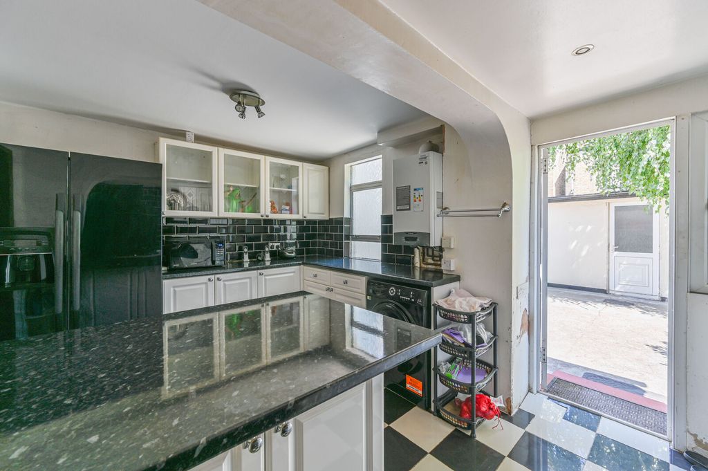 Property photo 2 of 15