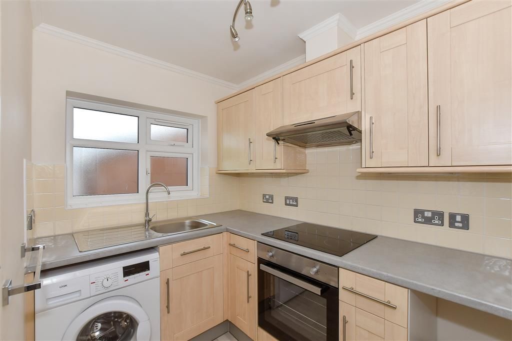 Property photo 2 of 6 Kitchen
