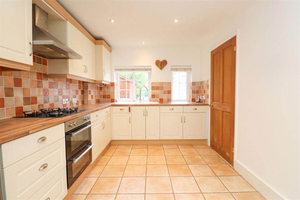 Property photo 2 of 14 Kitchen