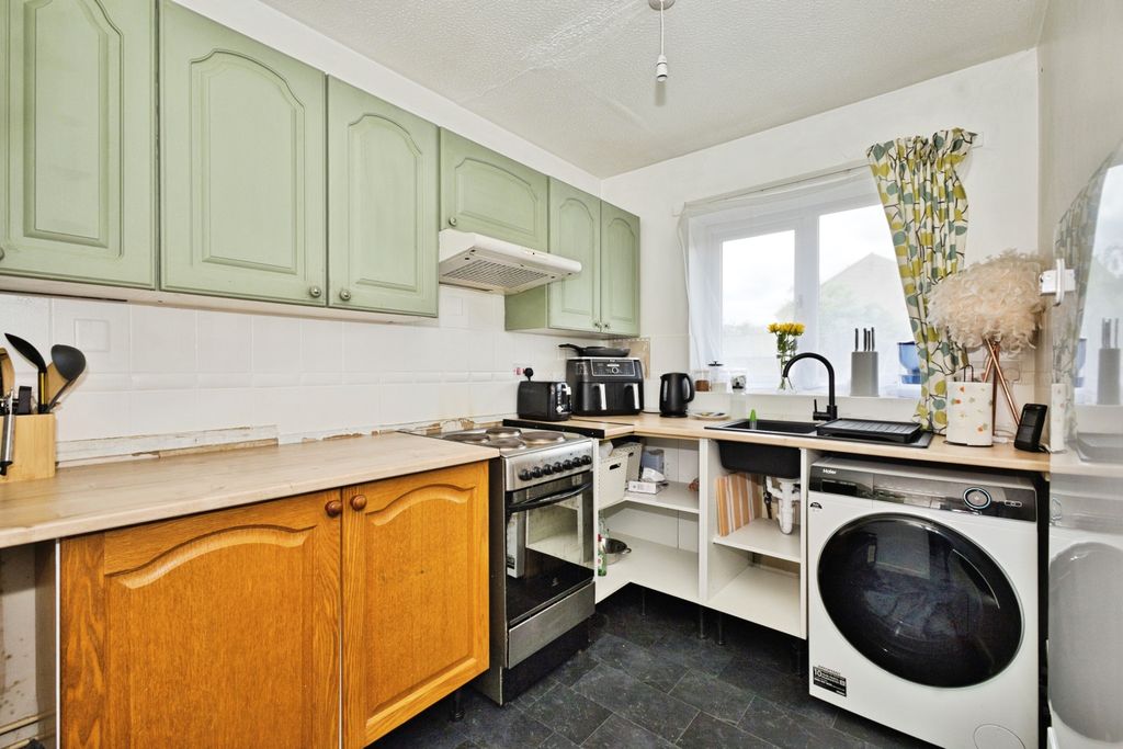Property photo 2 of 13 Kitchen