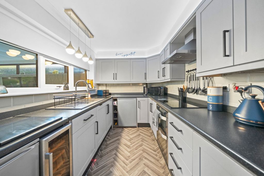 Property photo 3 of 26