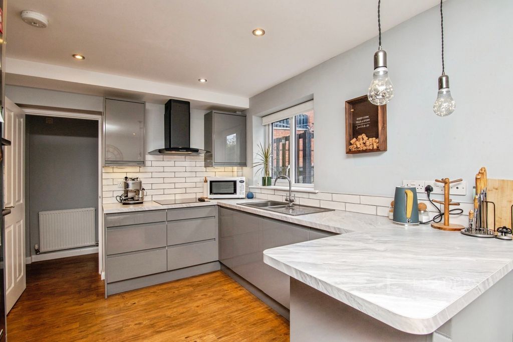 Property photo 2 of 20 Pbox-Img.Jpg
