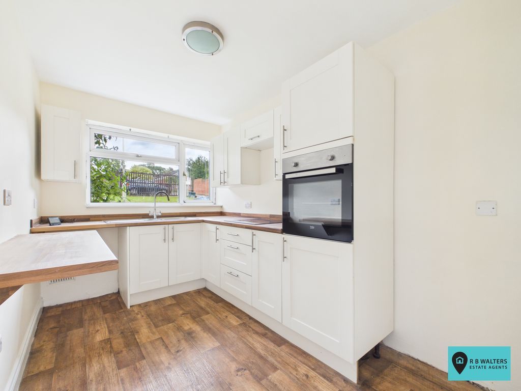 Property photo 3 of 6 Kitchen