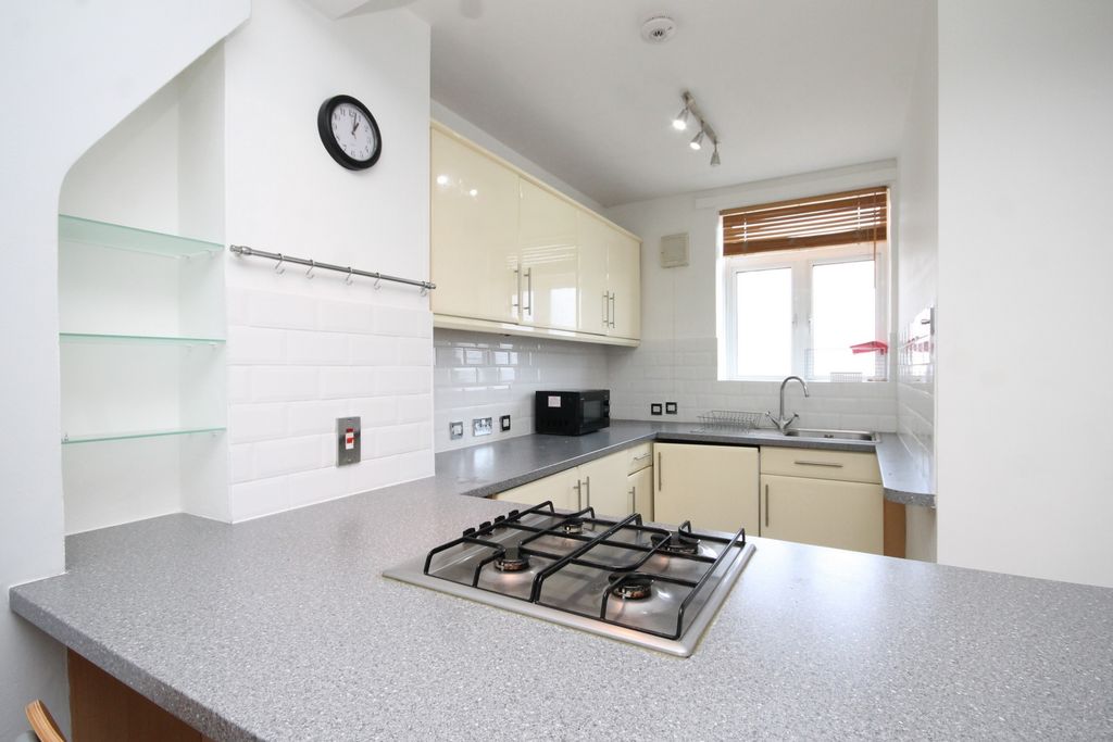 Property photo 3 of 6 Kitchen