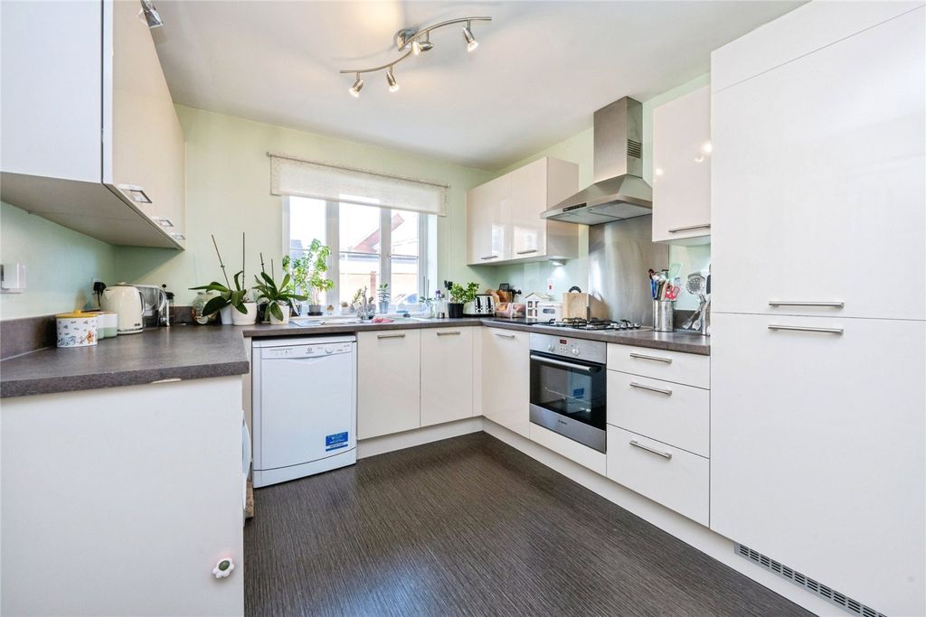 Property photo 2 of 21 Picture No. 15