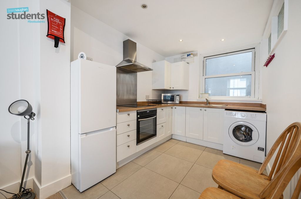 Property photo 2 of 10 1d84E5d6-4A49-426...