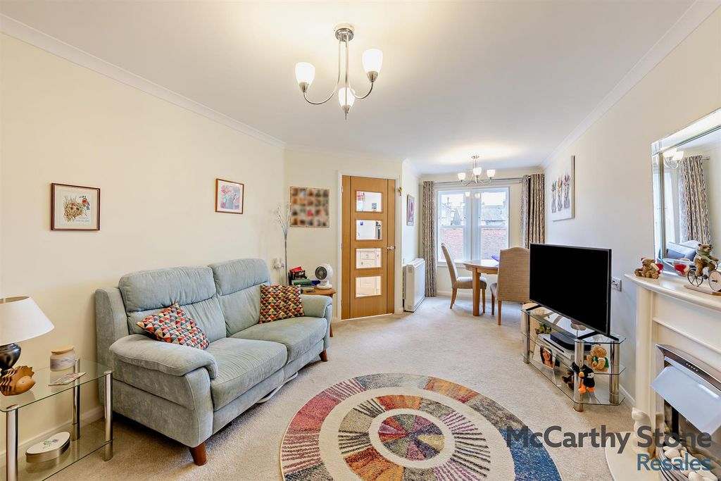 Property photo 2 of 22 8679979-Interior05-800.Jpg