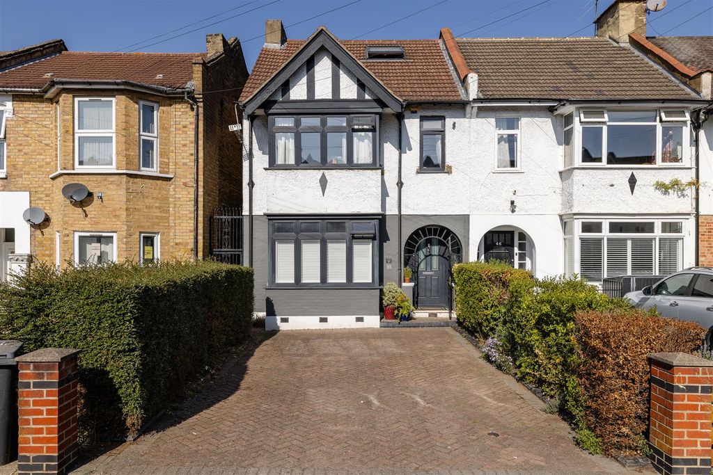 Property photo 1 of 47 Fillebrook Road, E11