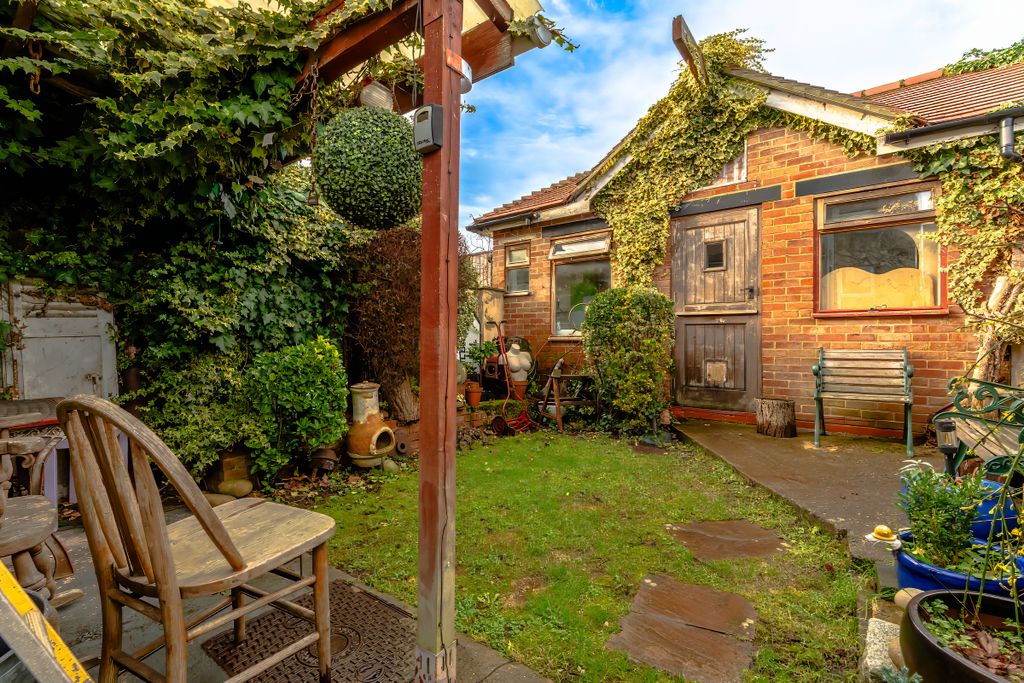 Property photo 2 of 33