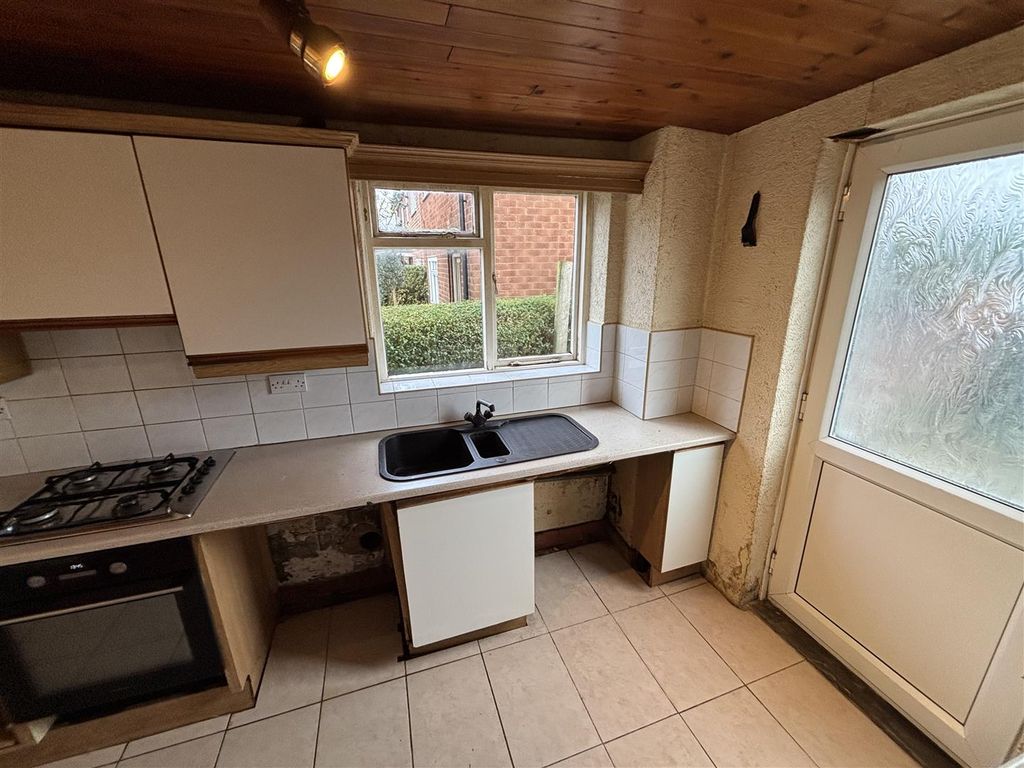 Property photo 2 of 11 Kitchen.Jpeg