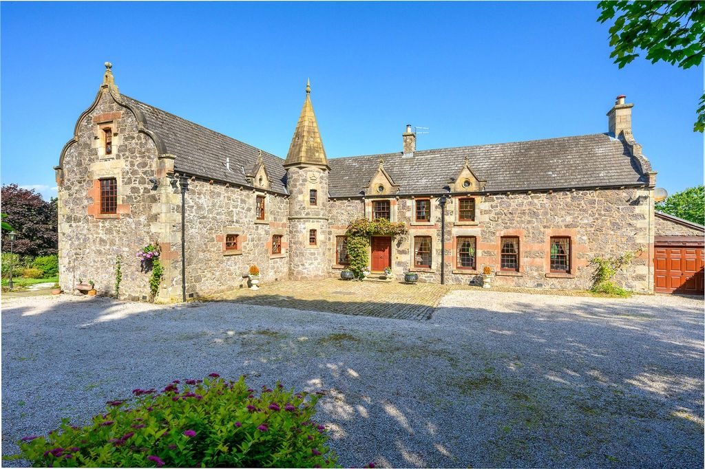 Property photo 1 of 34 Courtyard