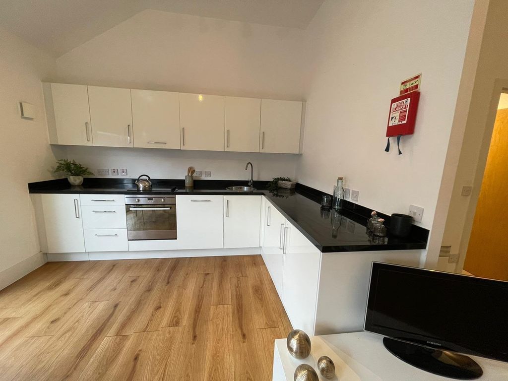 Property photo 3 of 6 Picture No. 04