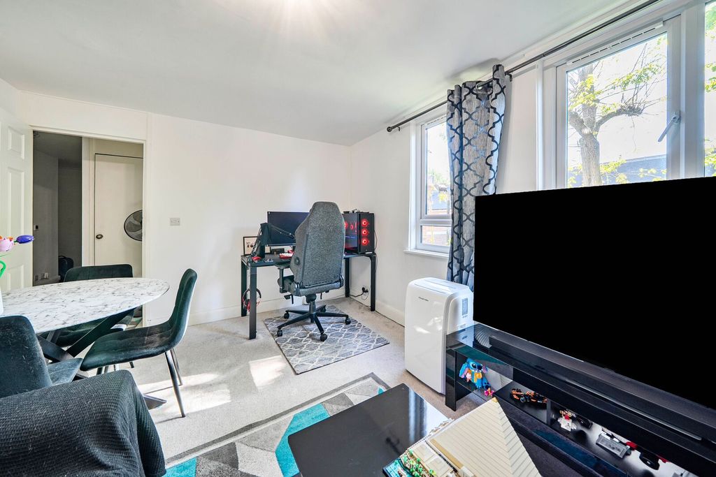 Property photo 2 of 11